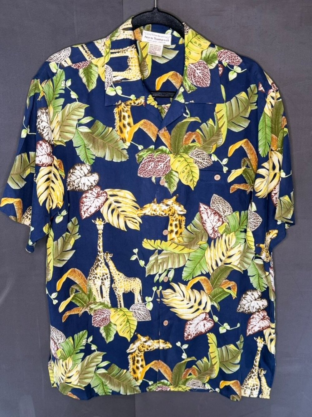 Norm Thompson 100% Silk Shirt Mens M Blue Hawaiian Retro Button Down Short Sleve